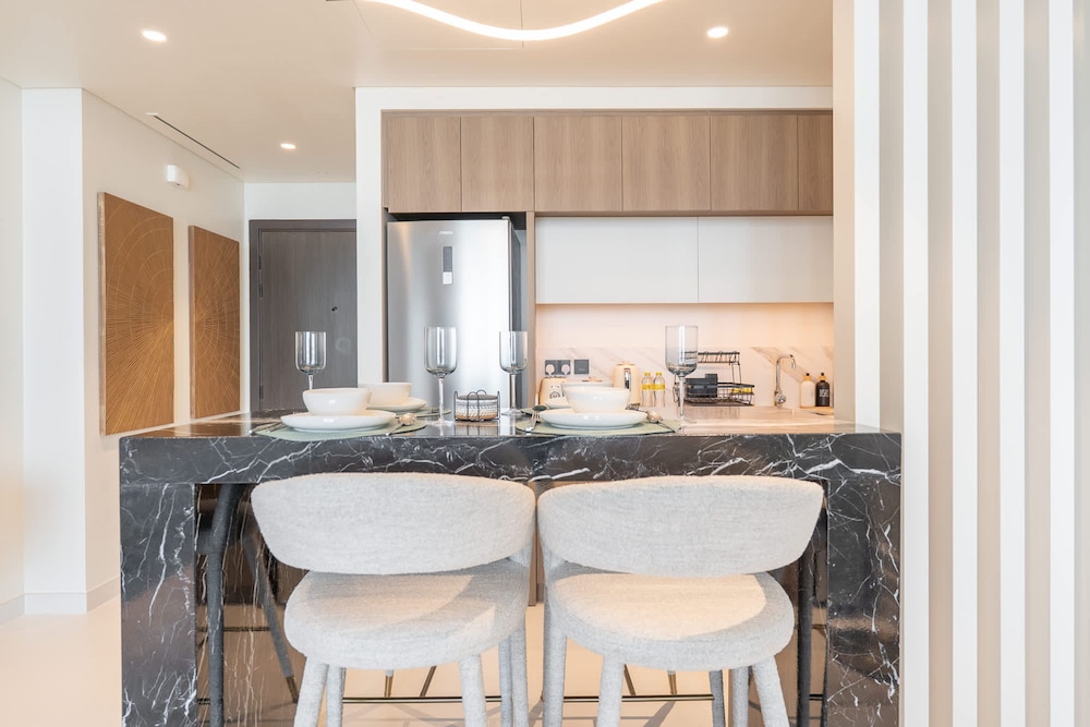 1 Bedroom in Marina Vista With Full Palm Views