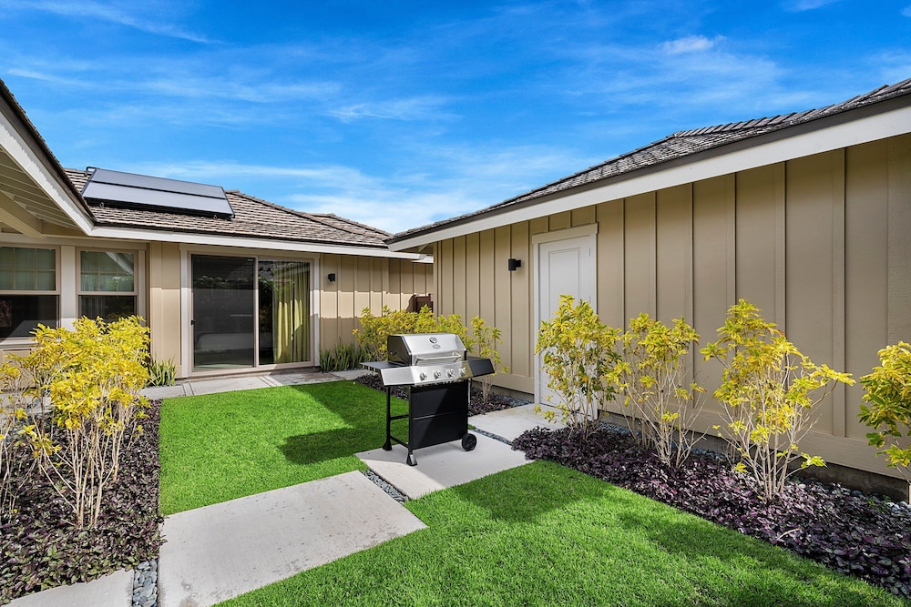 Unbelievable Ocean Front View w Pool - AC - Outdoor Seating!- Vrkcv