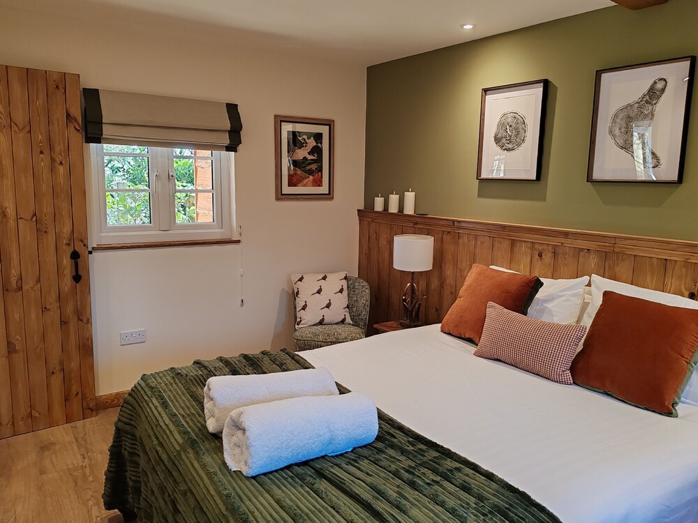 Hayne Barn Estate - Private Estate : 6 Eco Lodges - 1 Studio
