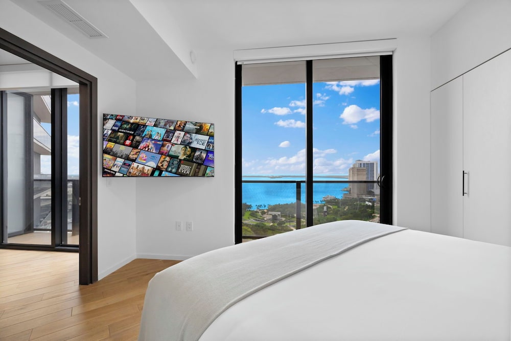 Luxury Studio with Stunning Views & Pool
