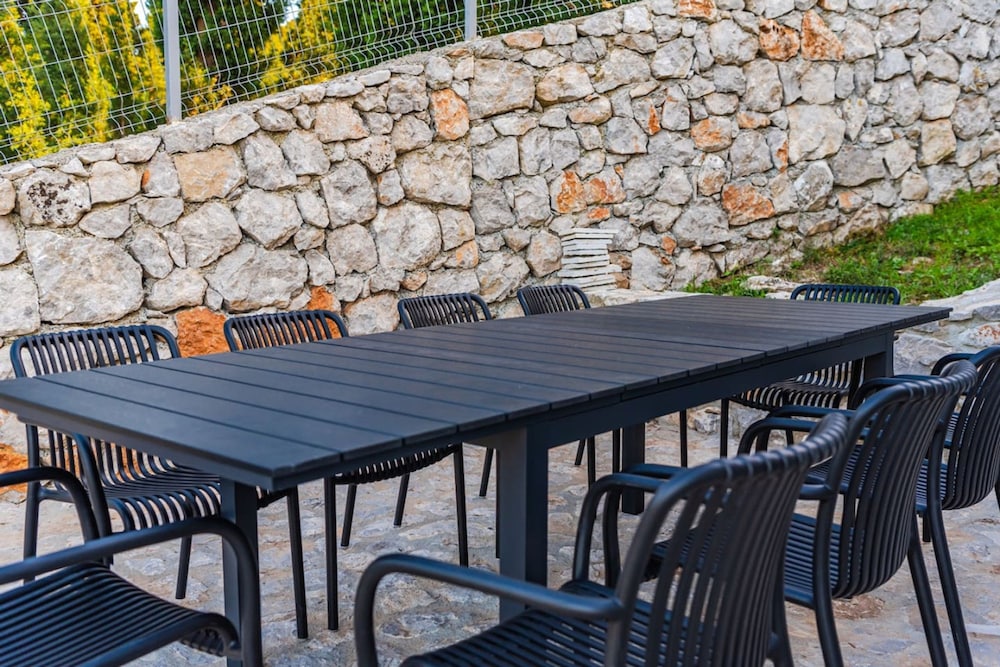 Villa Serenity Luxury Lakeside Manor