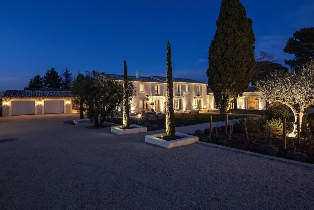 Prestigious Villa in Heart of Saint Remy de Provence