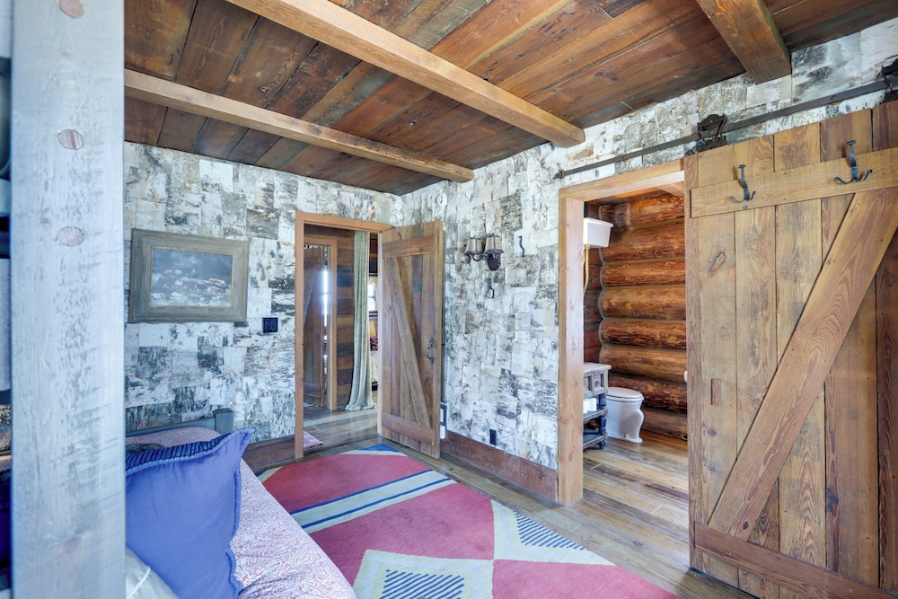 Mountain Chalet Bordering White River Nat'l Forest