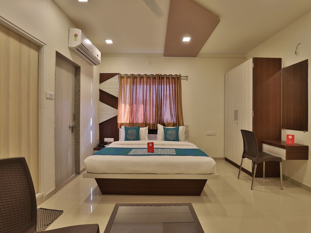 OYO 11750 Hotel Starz