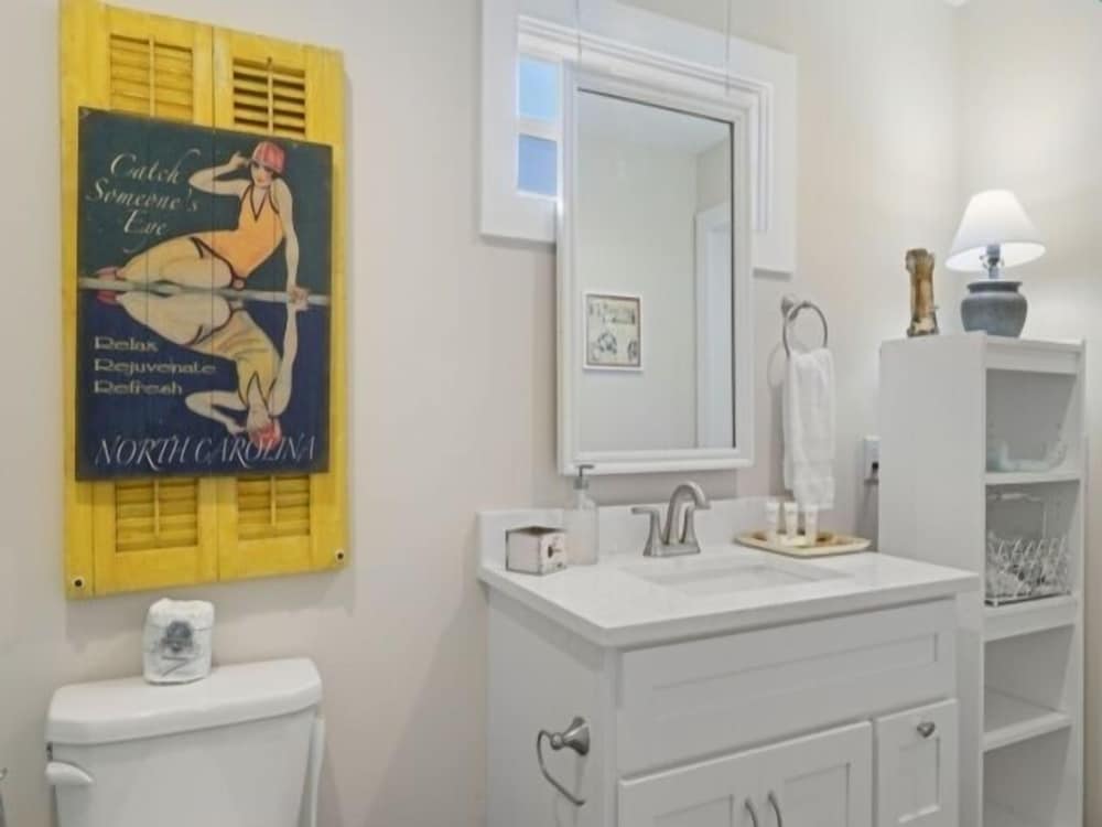 Neato Bonito - A Truly Private Beach Cottage - Only 4 Blocks To The Beach - Park Your Boat Trailer On Site! 2 Bedroom Home by Redawning view 3