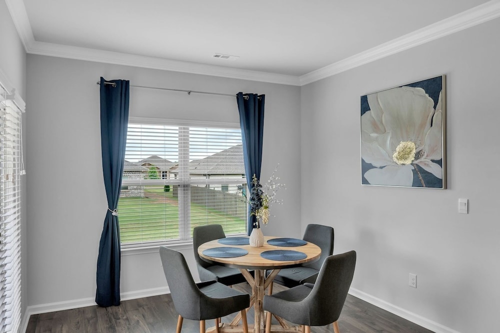 Charming 4br Ranch-style Home Corner Lot 4 Bedroom Home