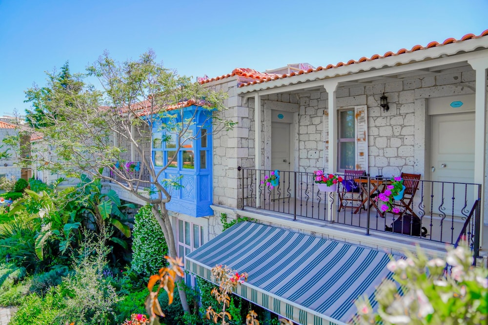 Alacati Marina Palace Otel - Image 14