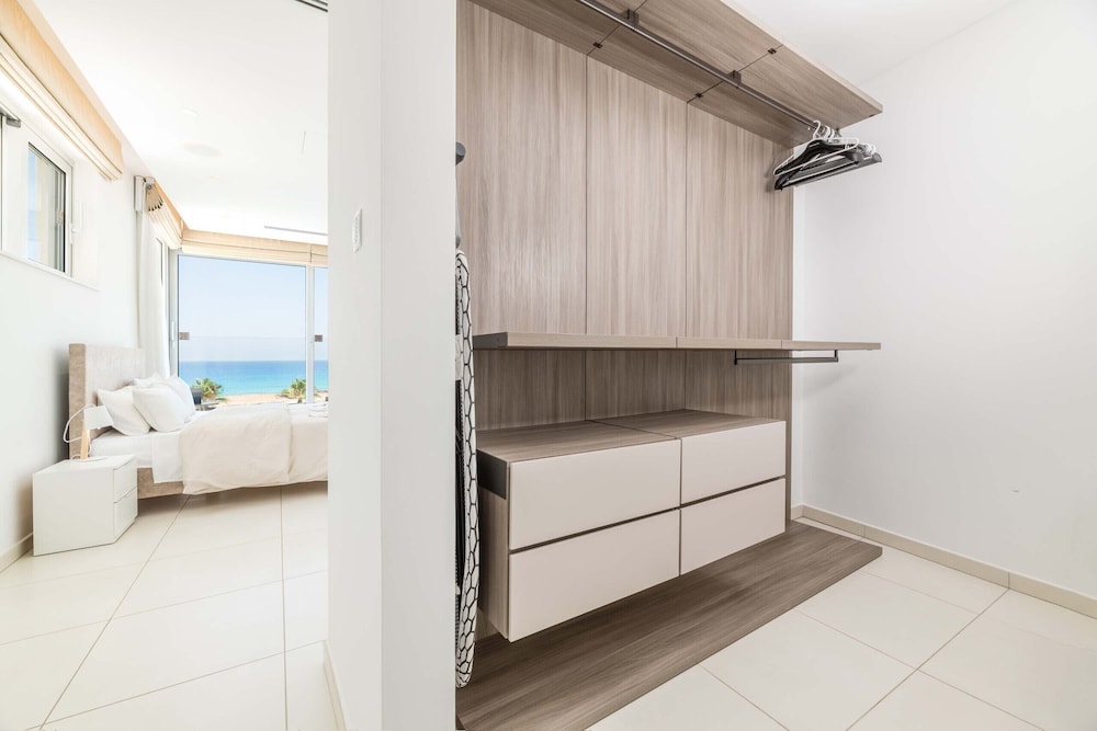 Vivo Mare Panorama Beachfront Villa