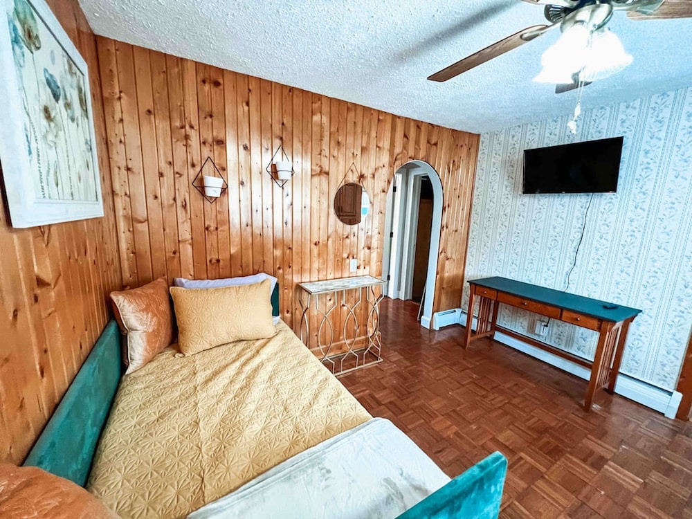 3 bd 10 min to Dwtwn Washer-dryer