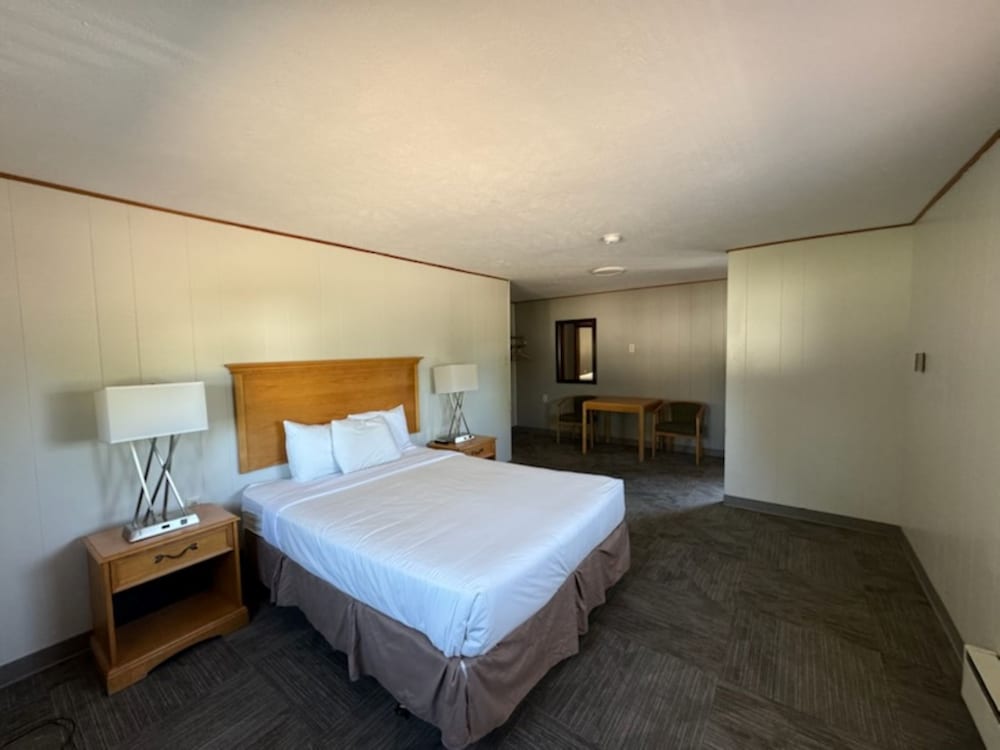 Maple Ridge Motel view 4