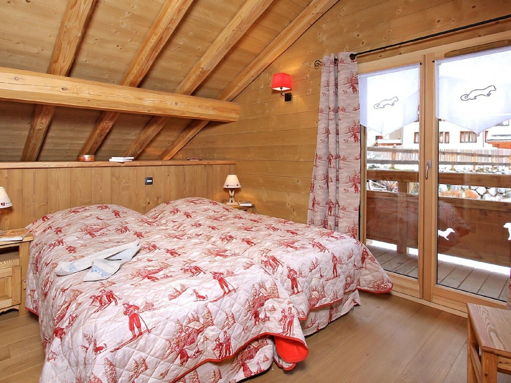 Chalet in Les Deux Alpes With Heated Pool