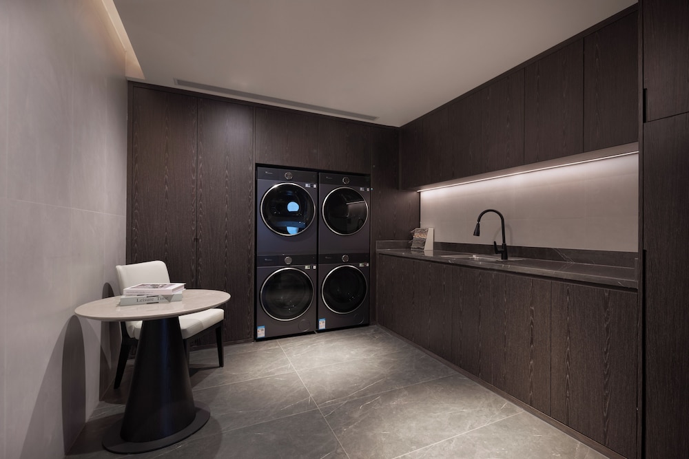 CNHOL RADIENT HOTEL