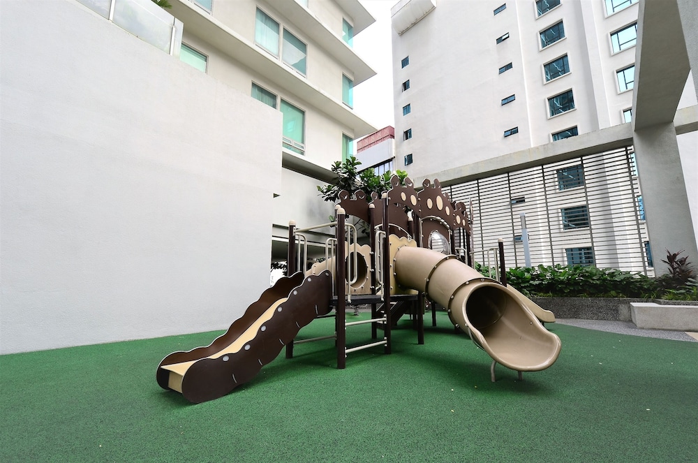 The Robertson Residences Free Gym & Pool