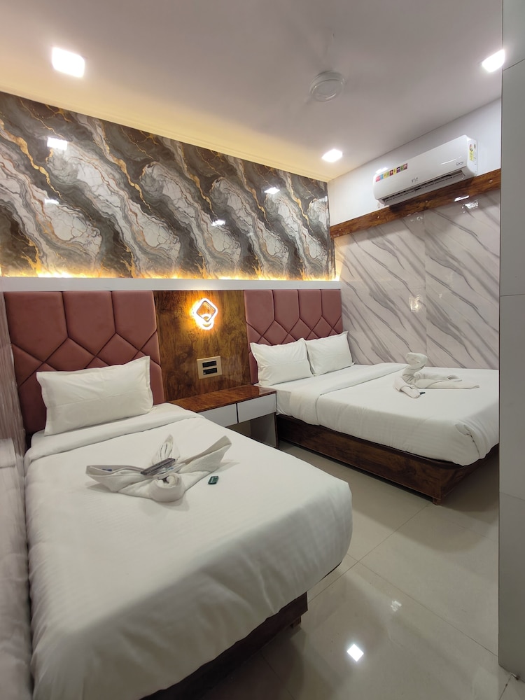HOTEL M R STAY