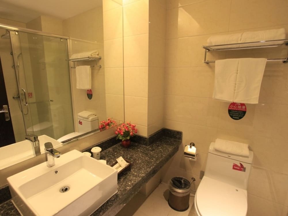 GreenTree Inn North WeiHai Station North International Bathing Beach Hotel