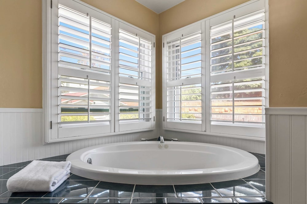 Point Loma Home w/ Putting Green, Firepit + Game Room & Beach Access Zola Street by Avantstay