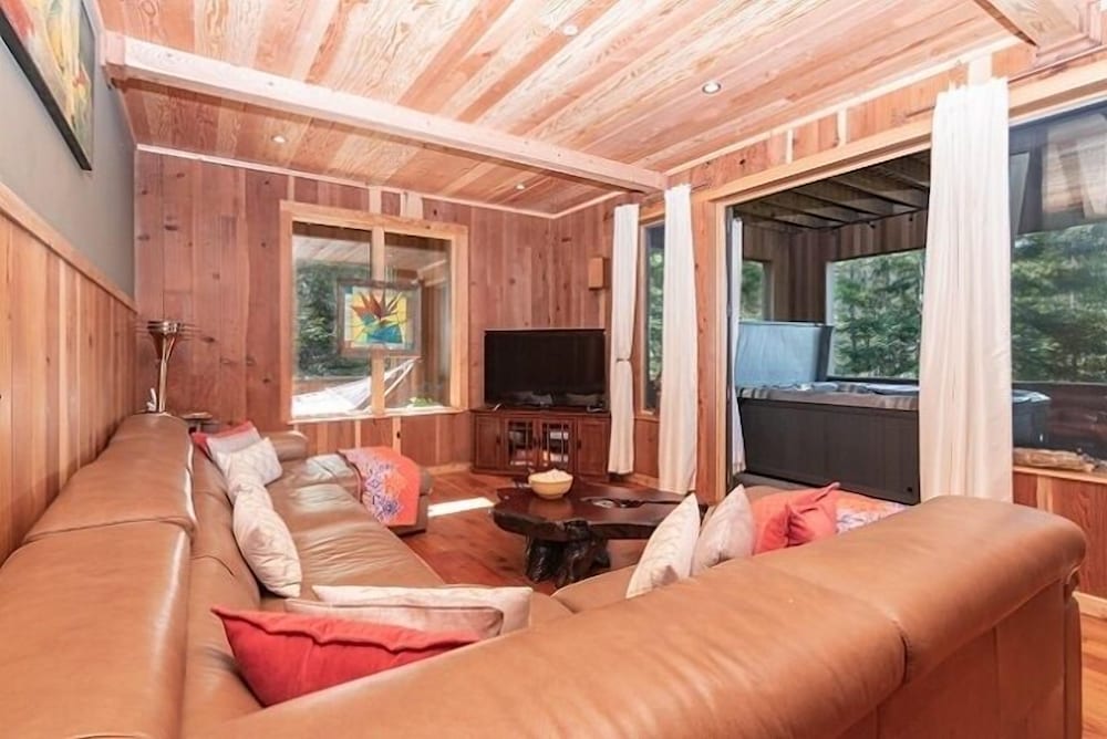 The Sonoma Treehouse 3 Bedroom Home by RedAwning view 2