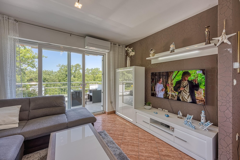 App Mariella 150m From the sea