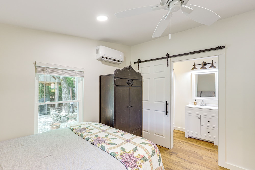 On-site Pond & Creek: Serene Cabin by Caesars Head