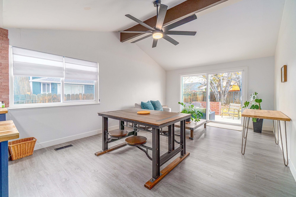 Cozy Family Haven in Sparks - Pet Friendly - Fenced Yard