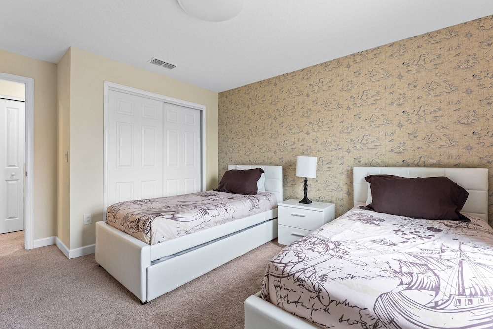Themed Mickey Bedroom 4BR up to 8 People