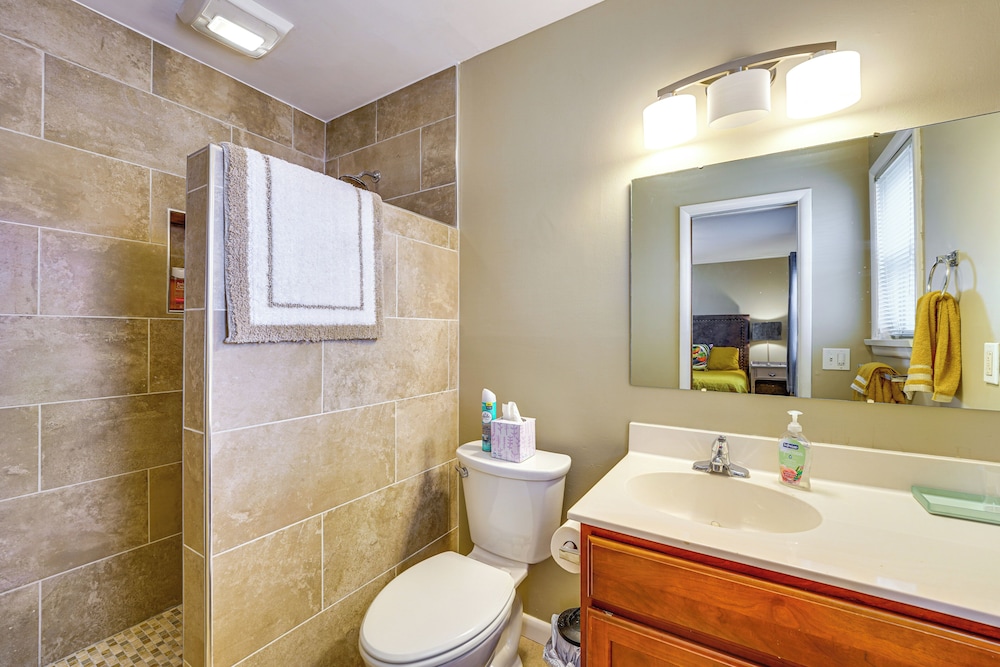 2 Mi to U of A: Centrally Located Home w/ Patio!
