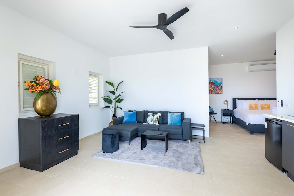 Villa Azure Vista 6BR Luxury Stay w 2 Pools