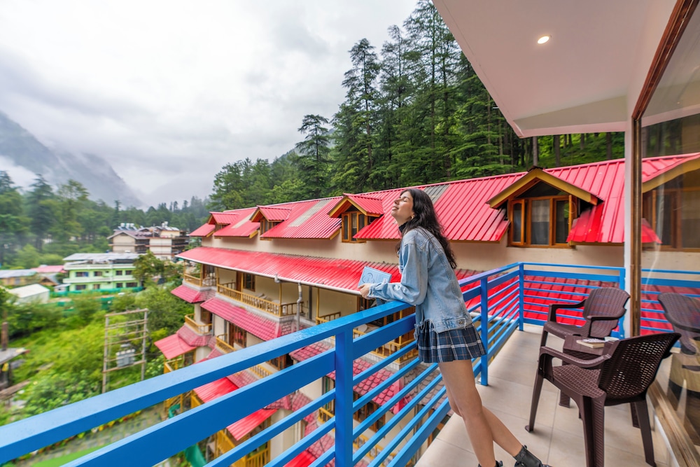goSTOPS PLUS Kasol Manikaran Road, Bar and Hostel