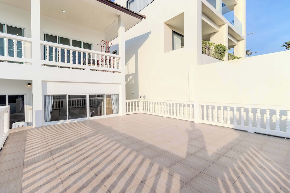 Prime Location Pool View BBQ V274