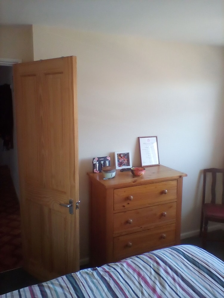 1-bed Apartment in Bridport Great Location view 3