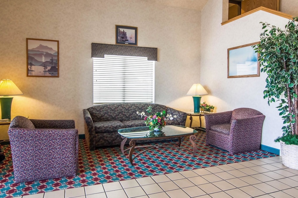 Albany Vacations - Rodeway Inn Salem - Property Image 3