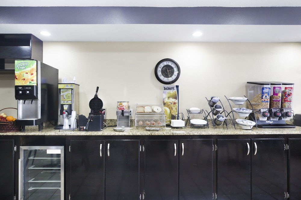 Meridian Vacations - Microtel Inn  Suites by Wyndham Meridian - Property Image 1