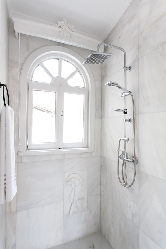 Step One - Luxury Suites right in the heart of Acropolis next to metro station