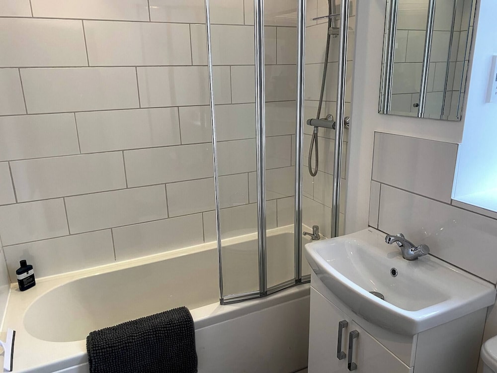 Charming 3-bedroom Norwich Retreat With Garden & Private Parking