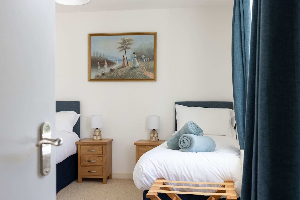 3-bed Beach Bungalow Garden 150m to Sea