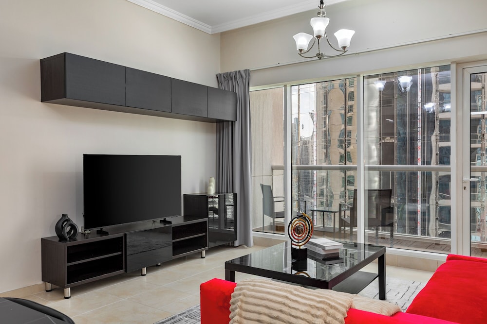 Maison Privee - Comfortable Downtown Apartment w/ City Skyline Vws