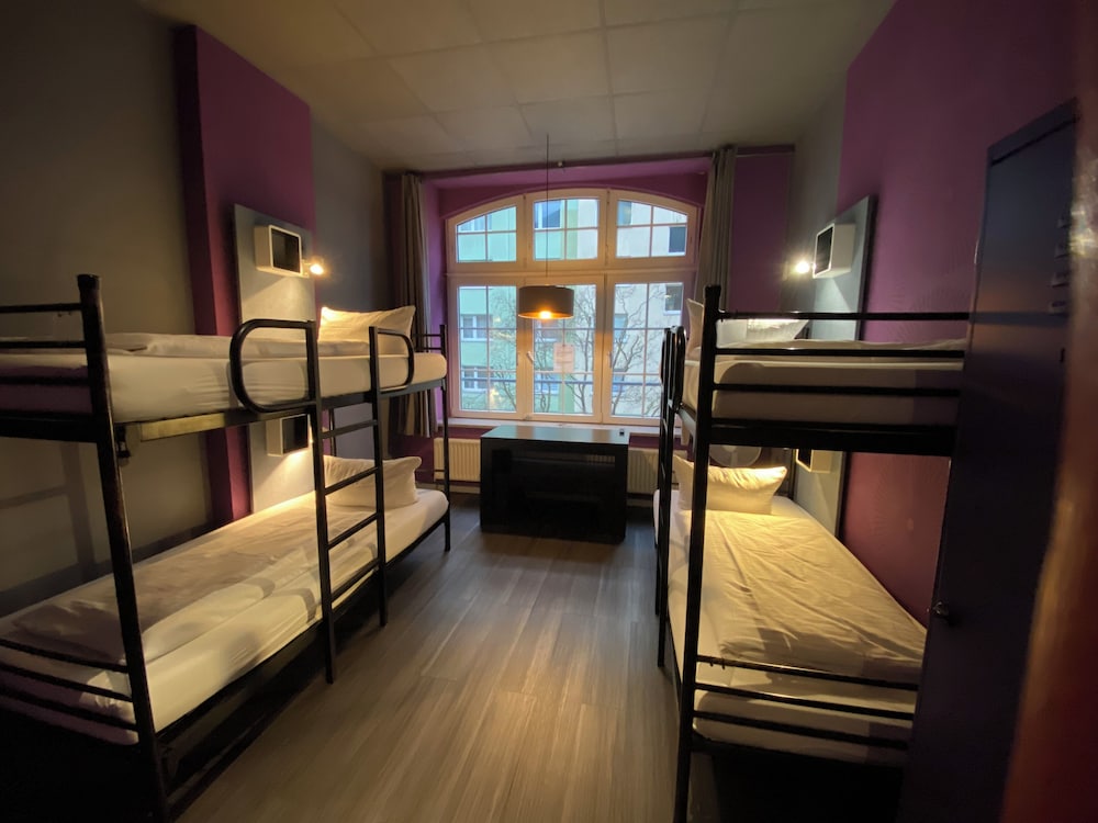 Singer109 Hostel