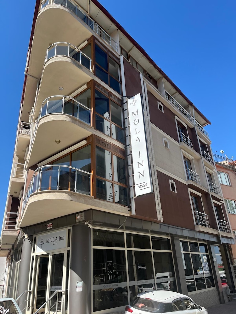 MOLA INN