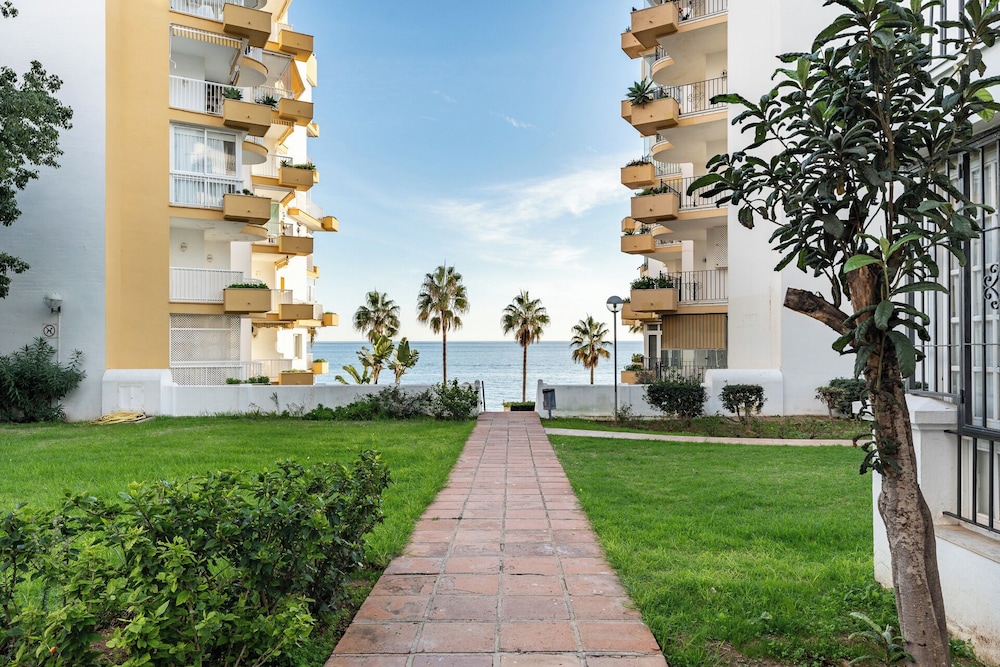 CT 350 - Faro's Marbella Beachapartment