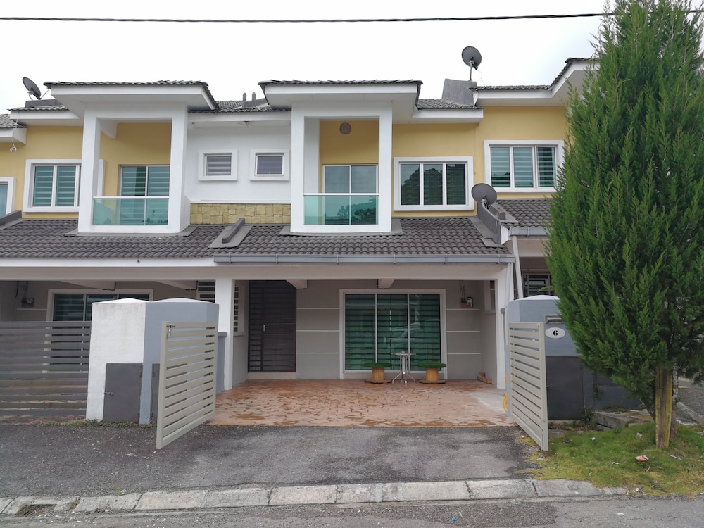 The Woodz Homestay - 2 Storey House photo 1