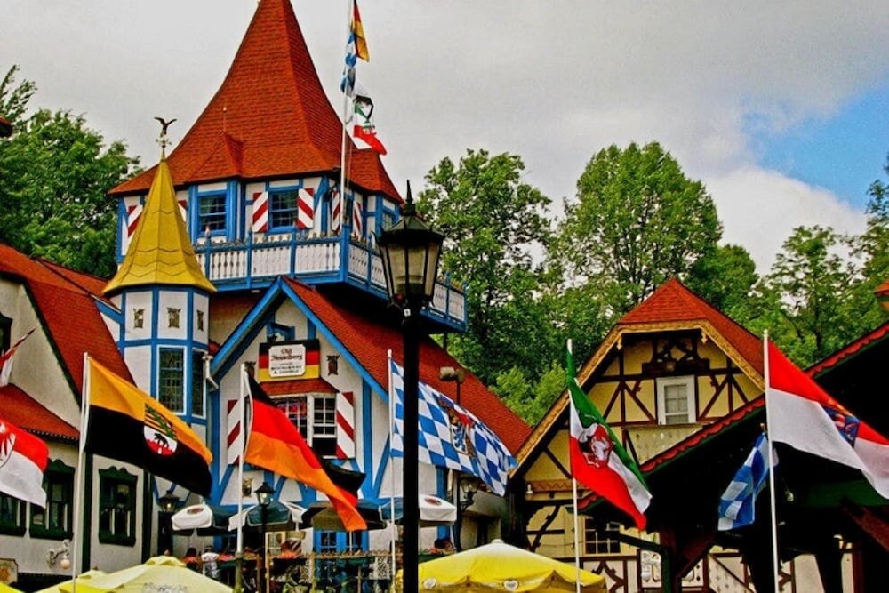 Bear Creek Lodge and Cabins in Helen Ga - Pet Friendly, River on Property, Walking Distance to downtown Helen