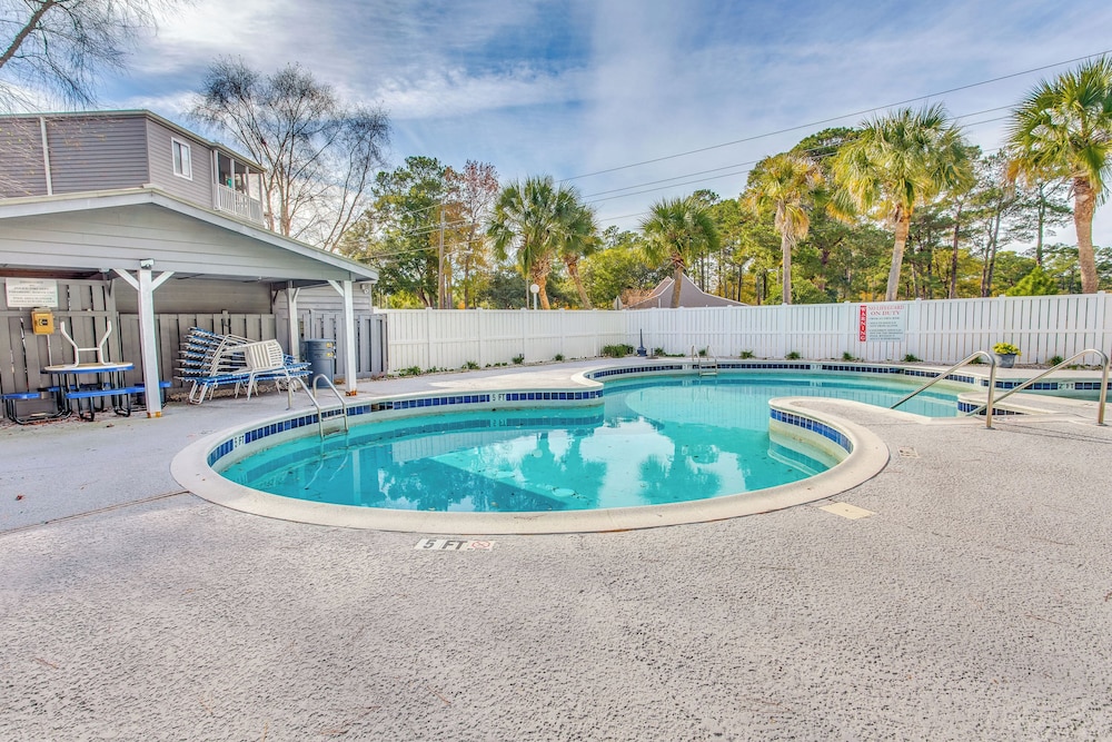 Calabash Condo: Close to Coast & Fishing
