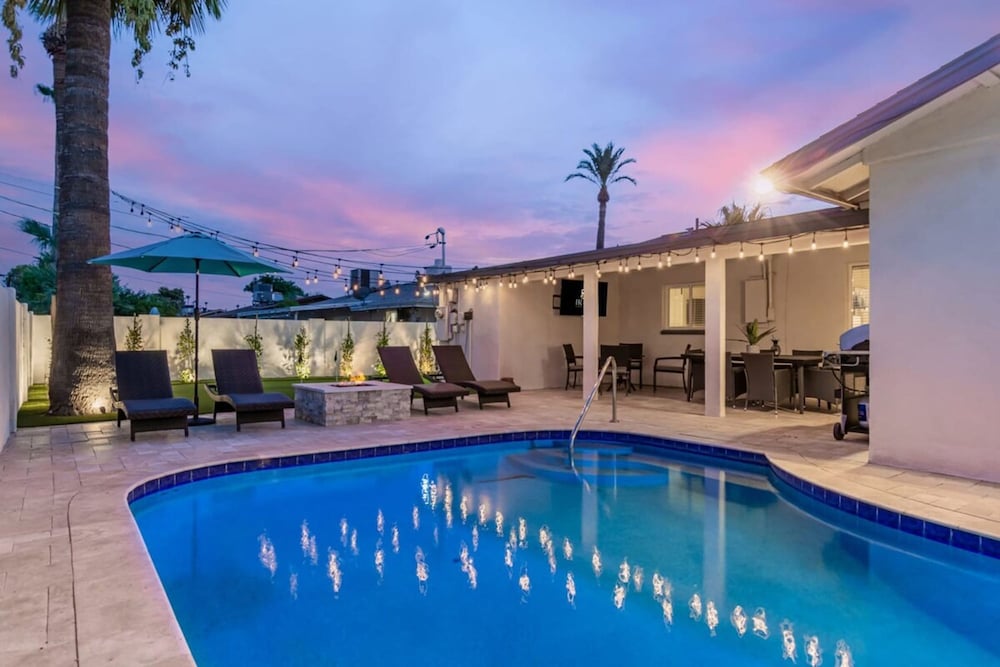 Desert Sands Heated Pool Firepit Old Town Putt Grn