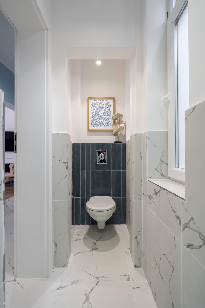 Elegant & Bright 2BR Condos - Steps from Old Town