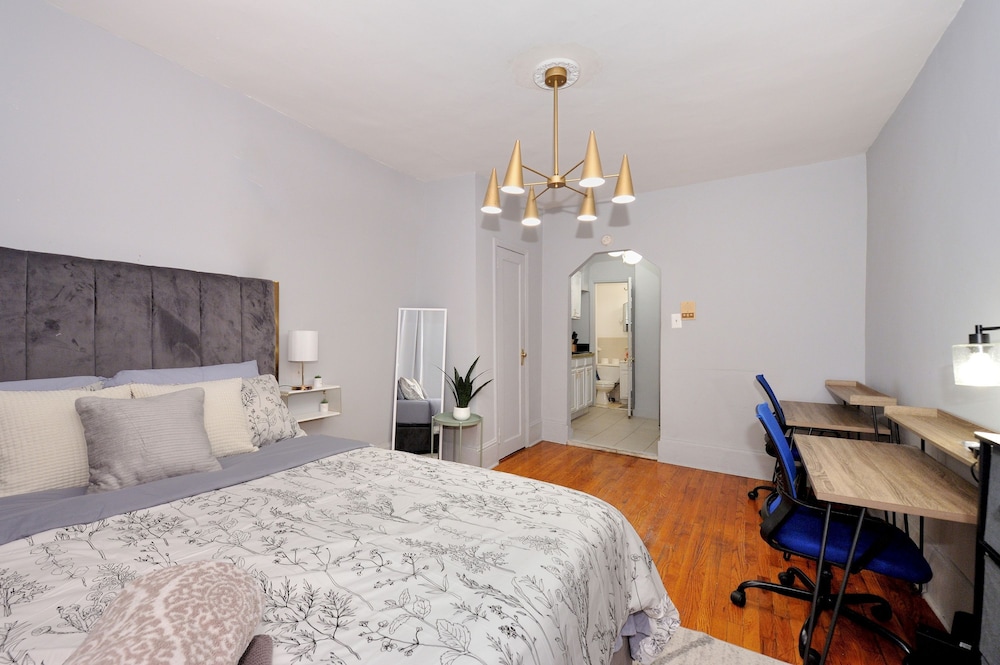 Spacious Upper East Side Studio