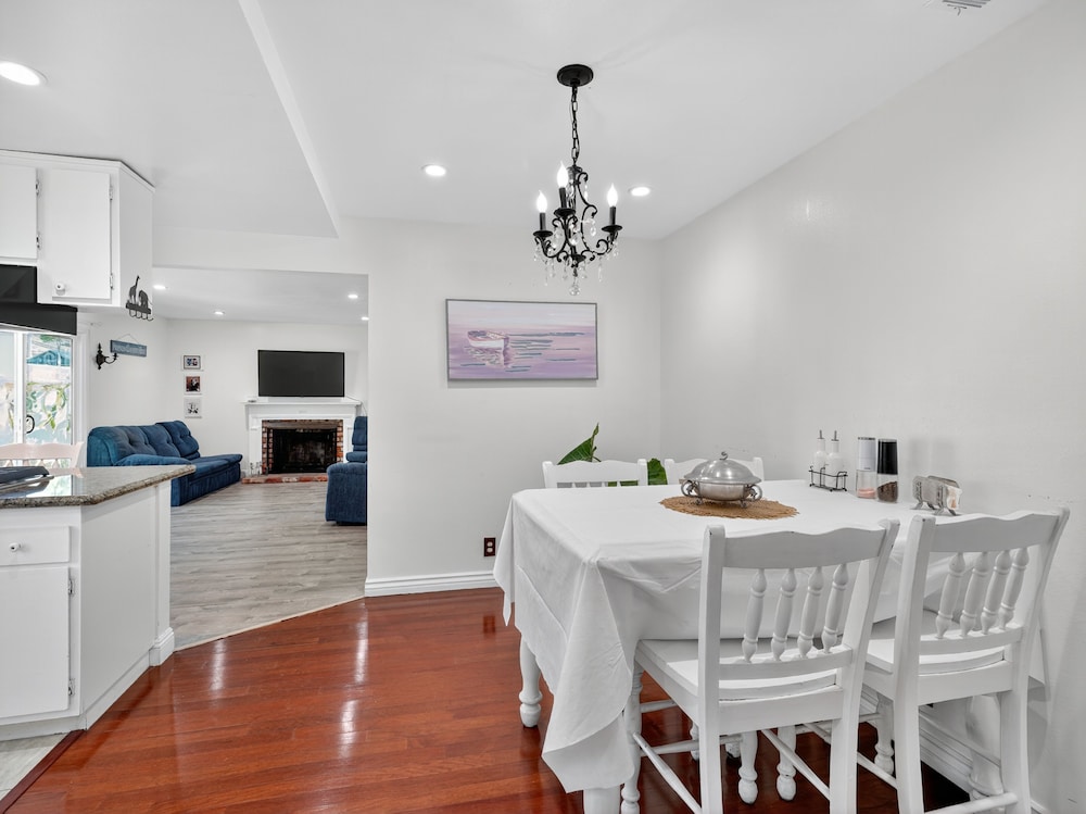 Coastal Escape With Private Mini Golf 4 Bedroom Home