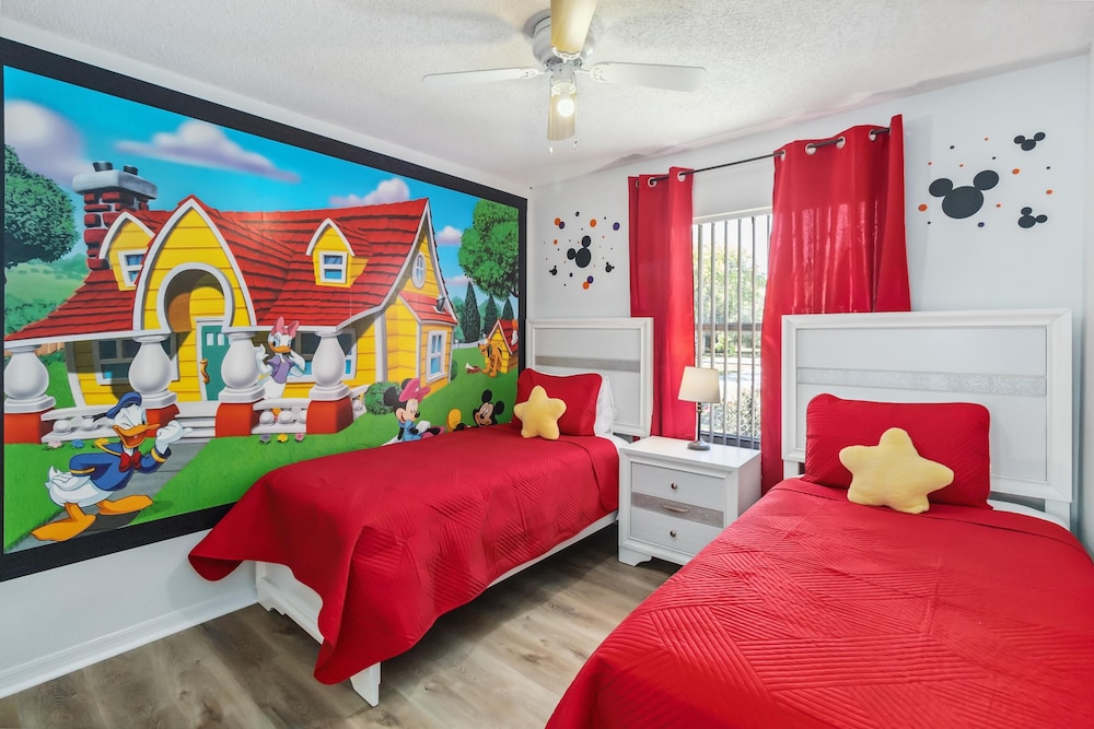 5/3 Vacation Home With a Large Pool Near the Disney Attractions!!