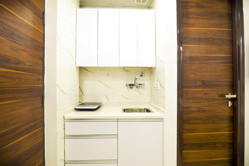 Studio Apartment With Patio gym Near Global Foyer