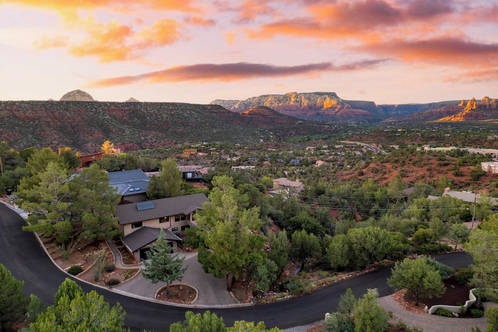 Mid-century Gem w/ Views, Hot Tub & Sunroom Lounge Red Rock Haven by Avantstay