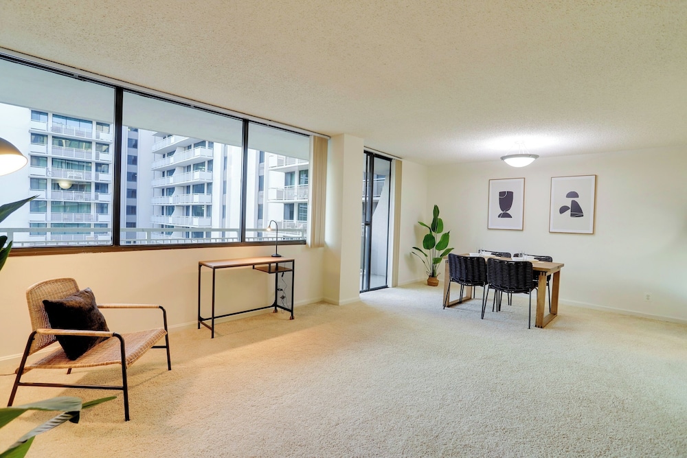 Close to Airport in Crystal City